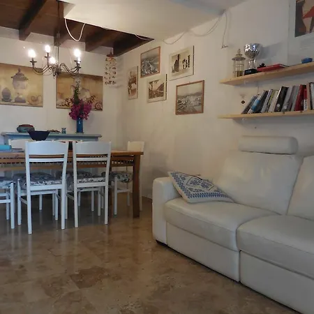 La Esterlizia Apartament *